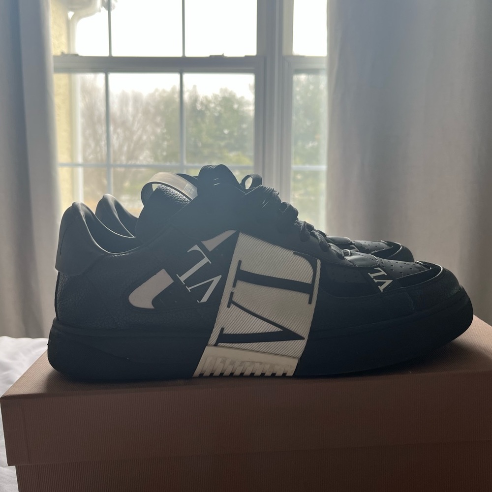 Original size is 44 eur but US size is 10.5